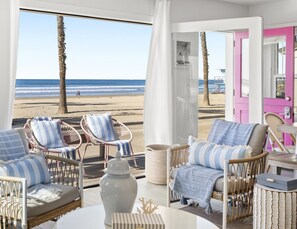 Interior - Immaculate Beachfront House, Easy Beach Access, Guest Favorite (Oceanside)