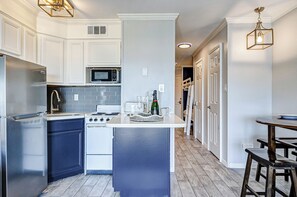 Micro-ondes, plaque de cuisson, cafetière/bouilloire