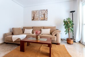 TV - MalagaSuite Terrace&Pool Playamar (Torremolinos)