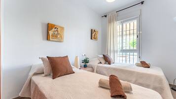 3 dormitorios, tabla de planchar con plancha, wifi gratis y ropa de cama