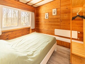 House | 4 bedrooms, individually furnished, bed sheets - Holiday Home in Lanklaar Near Forest Trails (Dilsen-Stokkem)