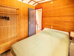 House | 4 bedrooms, individually furnished, bed sheets - Holiday Home in Lanklaar Near Forest Trails (Dilsen-Stokkem)