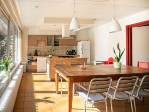 House | Dining - Holiday Home in Lanklaar Near Forest Trails (Dilsen-Stokkem)