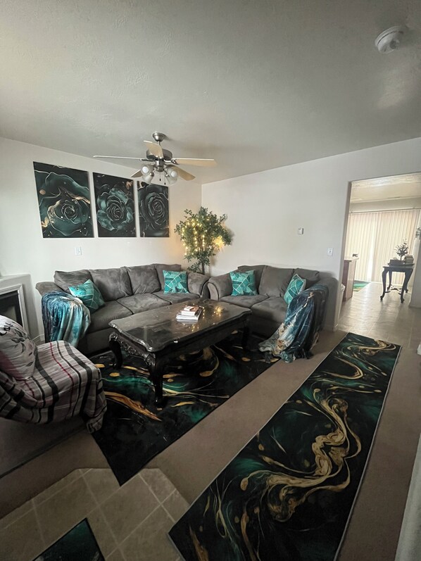 Televisie en een open haard