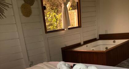 Beautiful chalet for couples in Praia do Rosa.