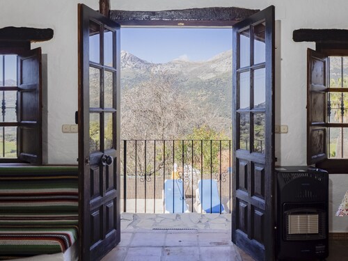 Cubo's Casa Rural La Albahaca de Libar / private pool / free wifi / views