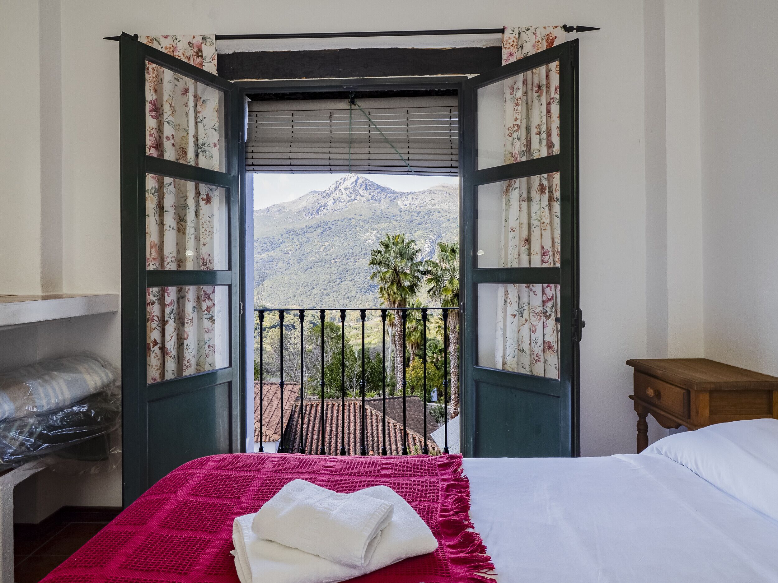 6 slaapkamers, een strijkplank/strijkijzer, gratis wifi, beddengoed