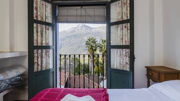 6 slaapkamers, een strijkplank/strijkijzer, gratis wifi, beddengoed