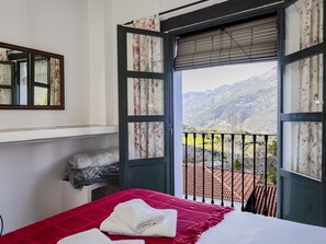 6 bedrooms, iron/ironing board, free WiFi, bed sheets