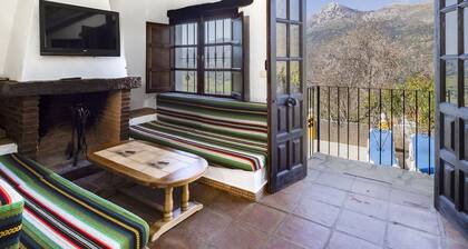 Cubo's Casa Rural Los Lirios & Albahaca del Libar / private pool / free wifi / views