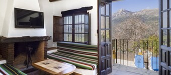 Cubo's Casa Rural Los Lirios & Albahaca del Libar / privat pool / gratis wifi / utsikt