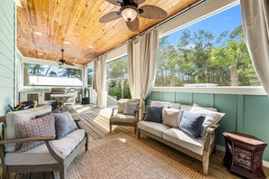 Smart TV, fireplace, ping pong - NEW! Surfing Turtle|Private Pool|Golf Cart|Game Room (Inlet Beach)