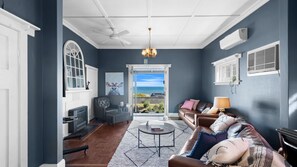 TV - Belle Escapes - Sea Glass Cottage on the Esplanade (Henley Beach South)