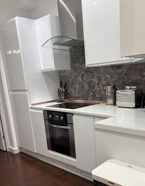 Microonde, forno, piano cottura, lavastoviglie