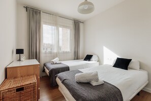 3 chambres, fer et planche à repasser, accès au Wi-Fi (inclus)