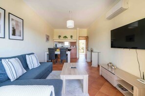 Smart TV - 1 Bedroom Large Balcony OceanView & BBQ in Lagos (Lagos)