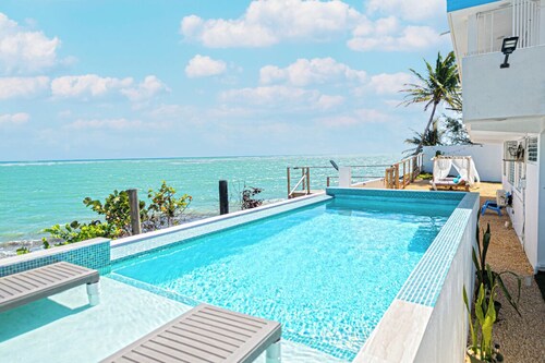 Beachfront Paradise with infinty pool