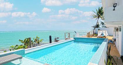 Beachfront Paradise with infinty pool