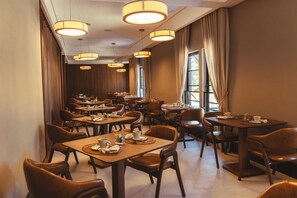 Desayuno bufé gratuito y diario