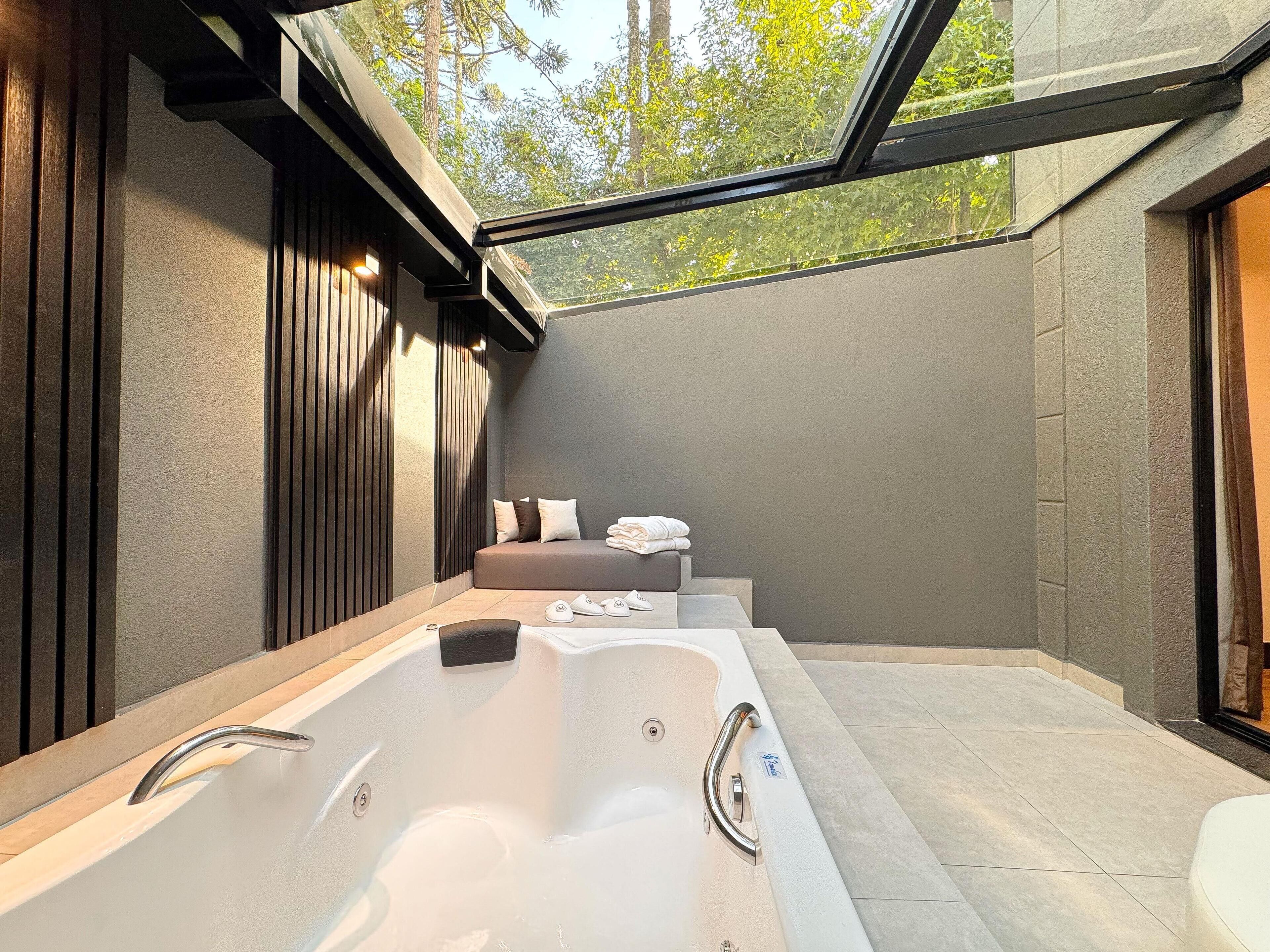 Phòng Suite Cao cấp | Két bảo mật tại phòng, giường gấp/giường phụ (phụ phí) 