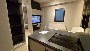 Unclassified image, 2 of 18, button