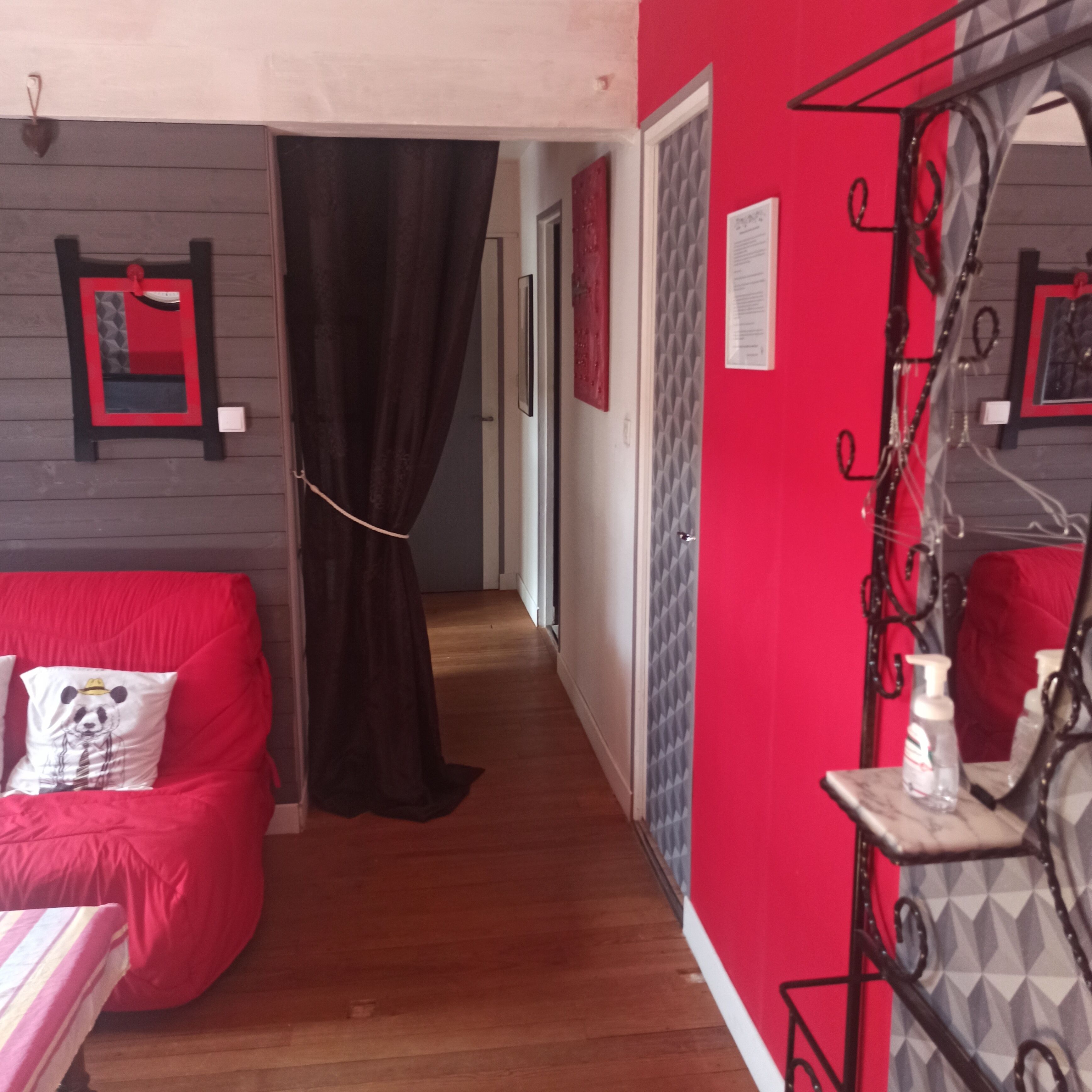 Classic Apartment | Living area | Flat-screen TV