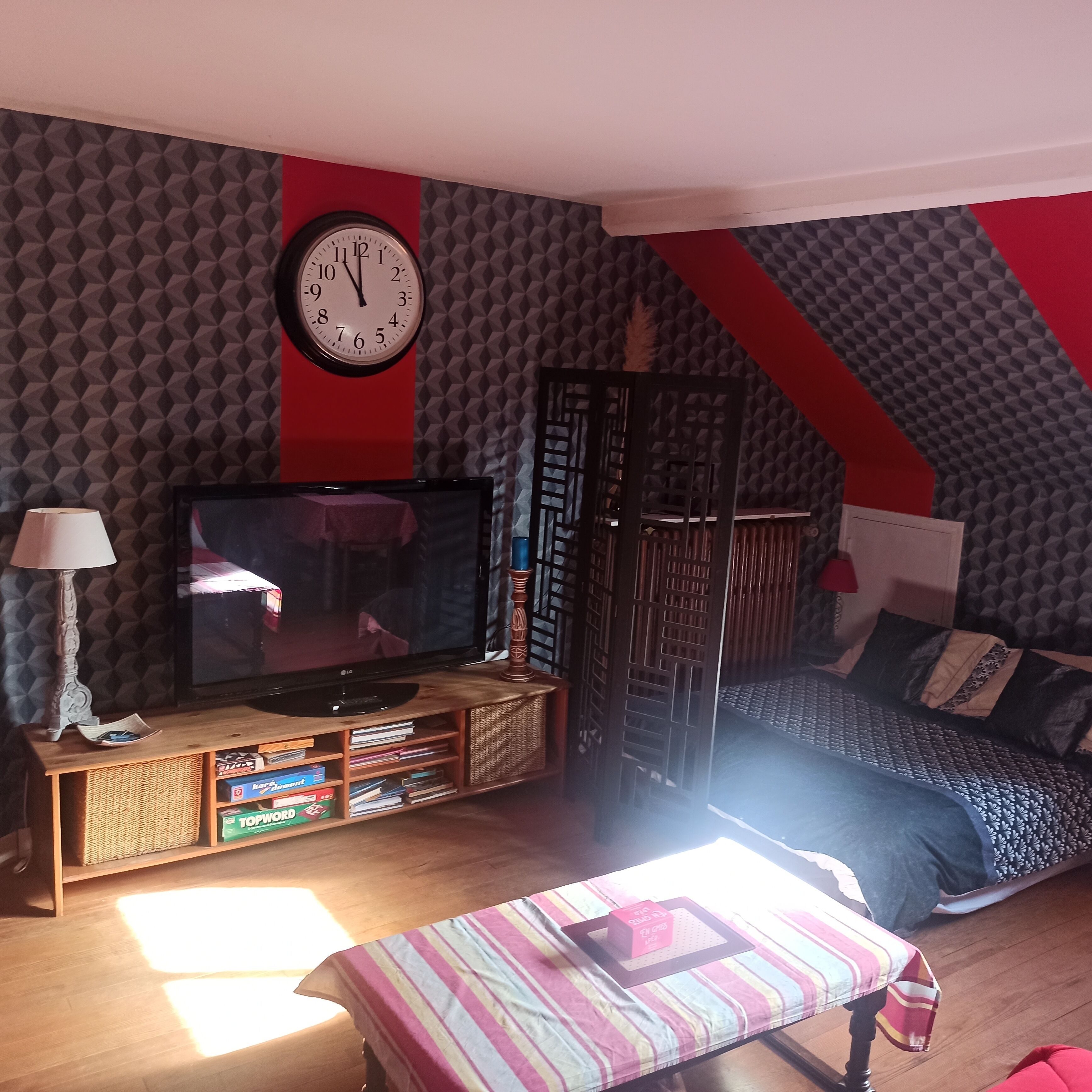 Classic Apartment | Living area | Flat-screen TV