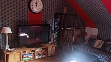 Classic-Apartment | Wohnbereich | Flachbildfernseher