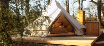 Tente luxe Etang vue Jacuzzi privatif Copa cabanes 2