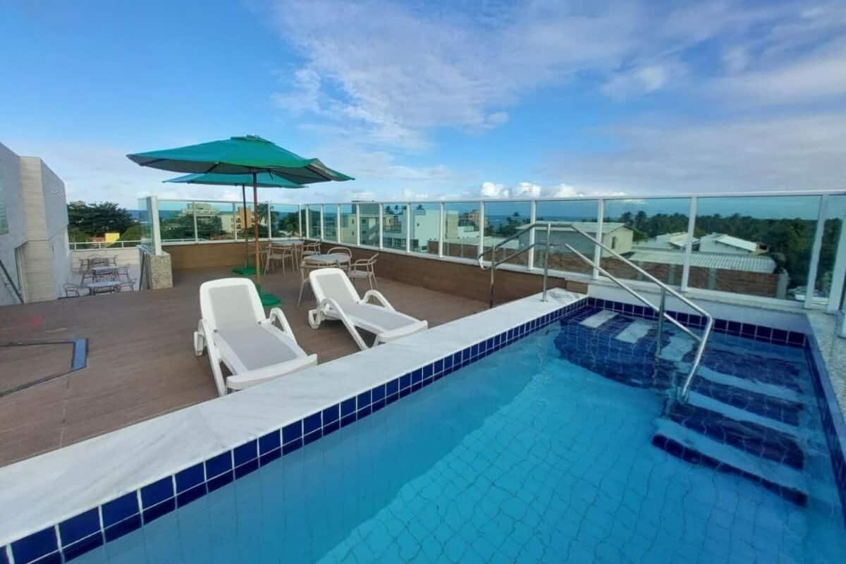Apartamento básico | Piscina | Una piscina al aire libre