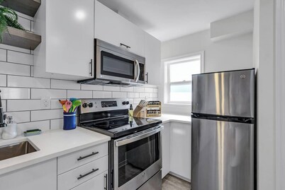 Happy Haven: 5mins to St. Lawrence College