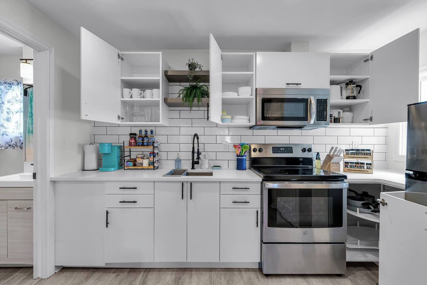 Kühlschrank, Mikrowelle, Ofen, Toaster