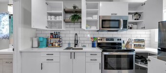 Happy Haven: 5mins to St. Lawrence College