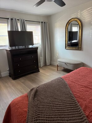 3 bedrooms, desk, iron/ironing board, travel cot - Paradise Lake (Clearwater)