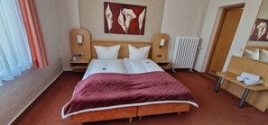 Comfort-værelse med dobbeltseng eller 2 enkeltsenge | Skrivebord, gratis Wi-Fi