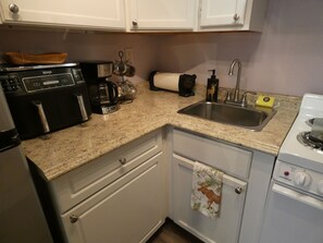 Private kitchen - Yellowstone Studio # 2. Just One Mile From Yellowstone's Main Entrance (West Yellowstone)