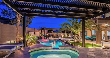 8BR/5.5BA Luxury Retreat w/4 En-Suites, HEATED Pool, Hot Tub,Billiards & Arcades