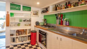 Refrigerador, microondas y tostadora 