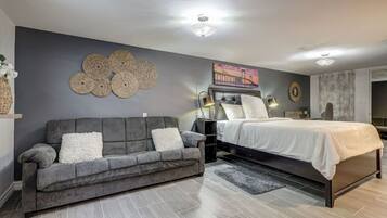 4 makuuhuonetta, työpöytä, silitysrauta/-lauta, Wi-Fi