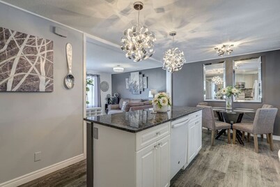 Spacious Pool House – 5 Minutes to Elgin Centre