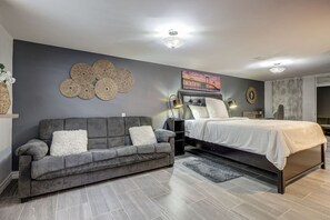 3 bedrooms, desk, iron/ironing board, WiFi