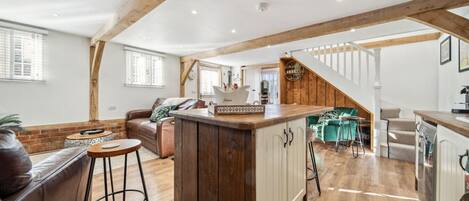 Smart TV, books, stereo