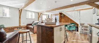 Peaceful barn stay near Lymington with private garden