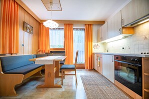 Fridge, oven, dishwasher, coffee/tea maker