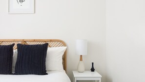 1 bedroom, iron/ironing board, travel crib, free WiFi - Portside on Honeysuckle - 1 bed option (Newcastle)