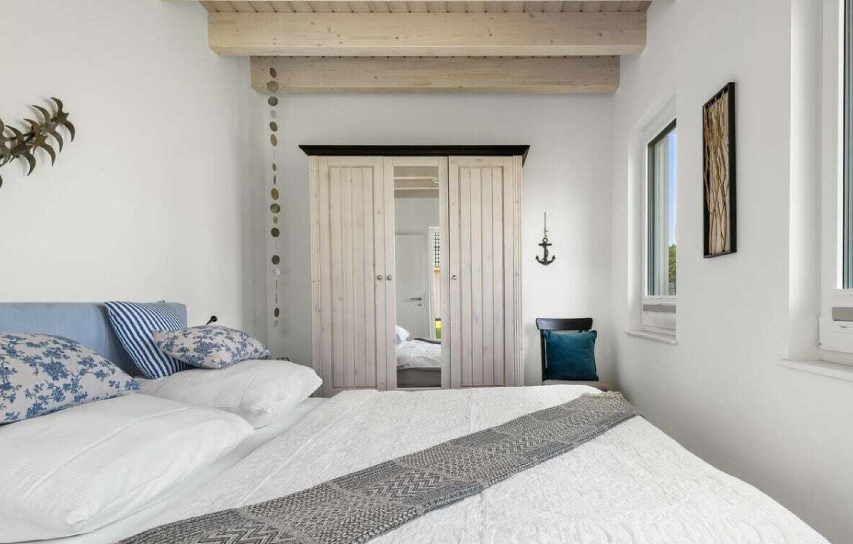 House | 3 bedrooms, individually furnished, iron/ironing board