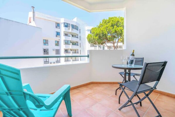 Outdoor dining - Lovely 1bed Flat short walk to the Marina (Quarteira)