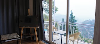 The Glass House Gethia