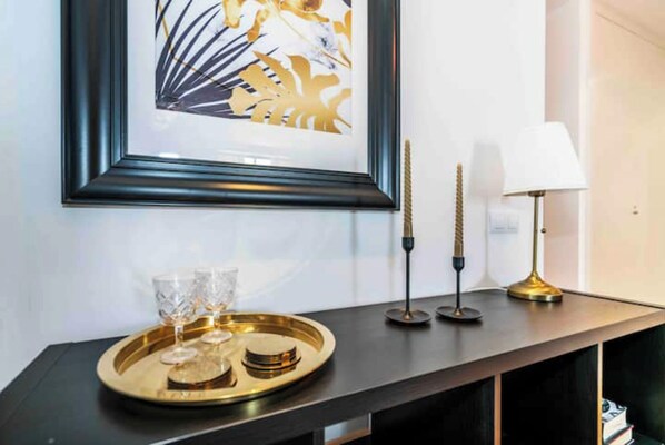 Interior - Spacious Sunlit 2Bed 2Bath AC Parking Lagos Marina (Lagos)