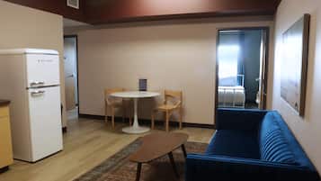 WiFi (free), individually furnished, bed sheets